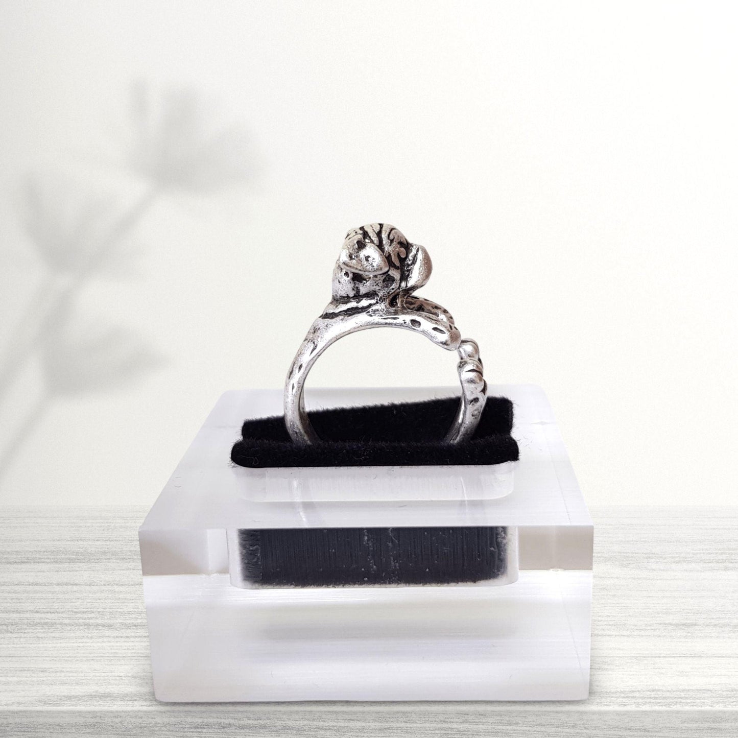 novelty pug silver colour midi ring profile view