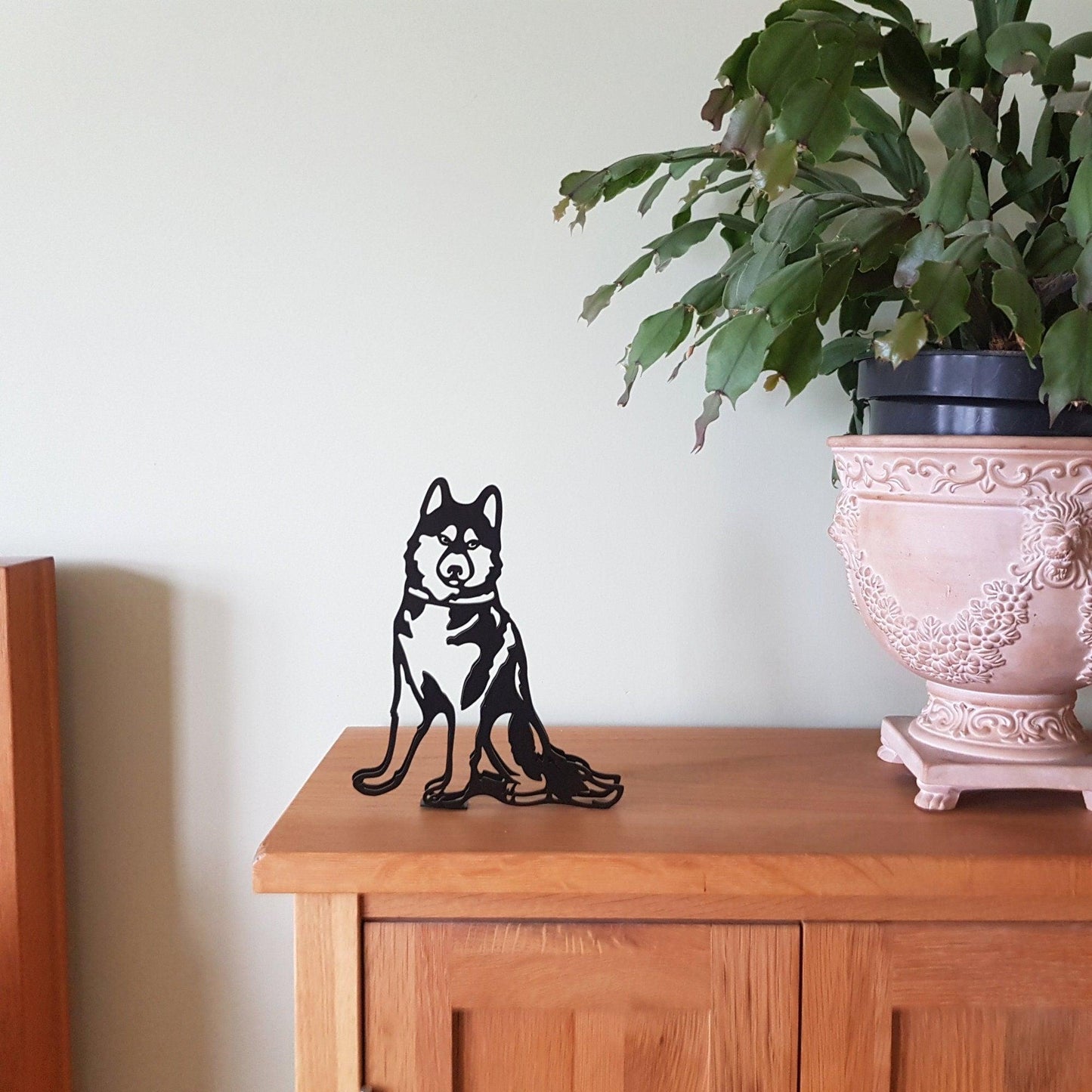 siberian husky artistic modern metal statue ornament in black