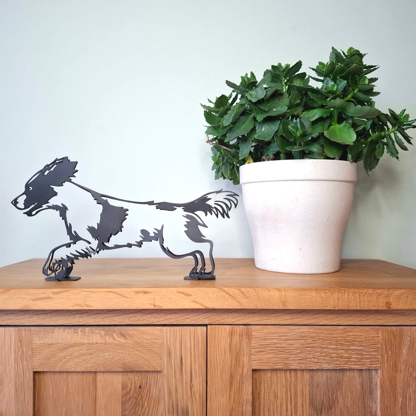 springer spaniel black minimalist dog statue on wooden surface